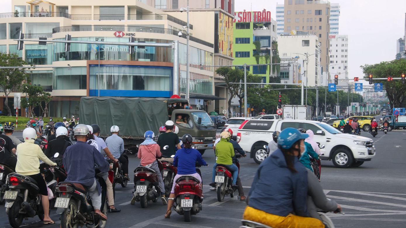 Nhịp sống Đà Nẵng sôi động trở lại sau nới lỏng giãn cách xã hội ảnh 2