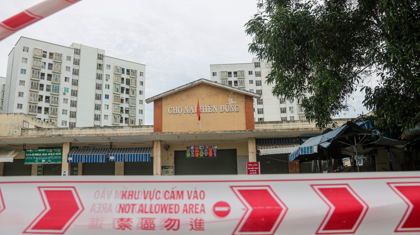 Hơn 670 mẫu phẩm âm tính với SARS-CoV-2, chợ ở 'phố chung cư' Đà Nẵng hoạt động trở lại ảnh 1