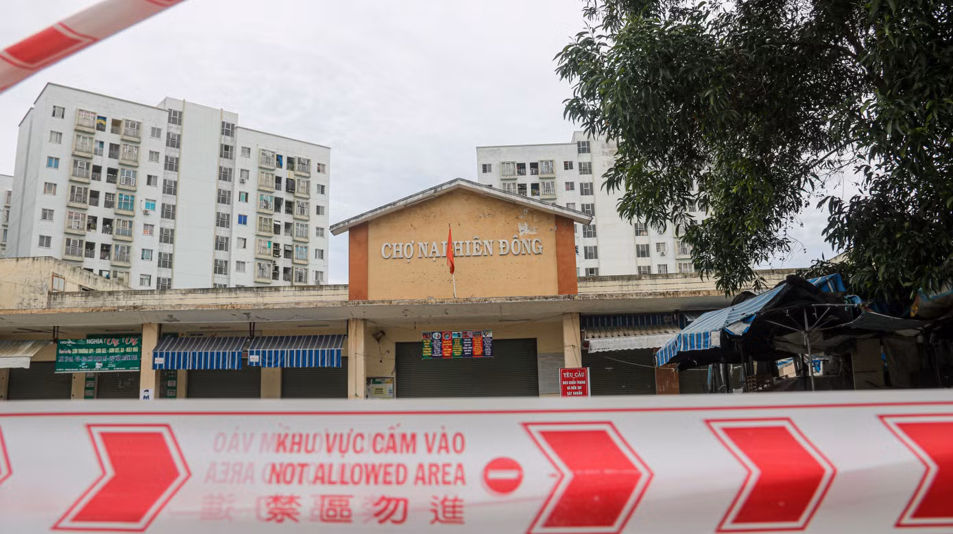 Hơn 670 mẫu phẩm âm tính với SARS-CoV-2, chợ ở 'phố chung cư' Đà Nẵng hoạt động trở lại ảnh 1