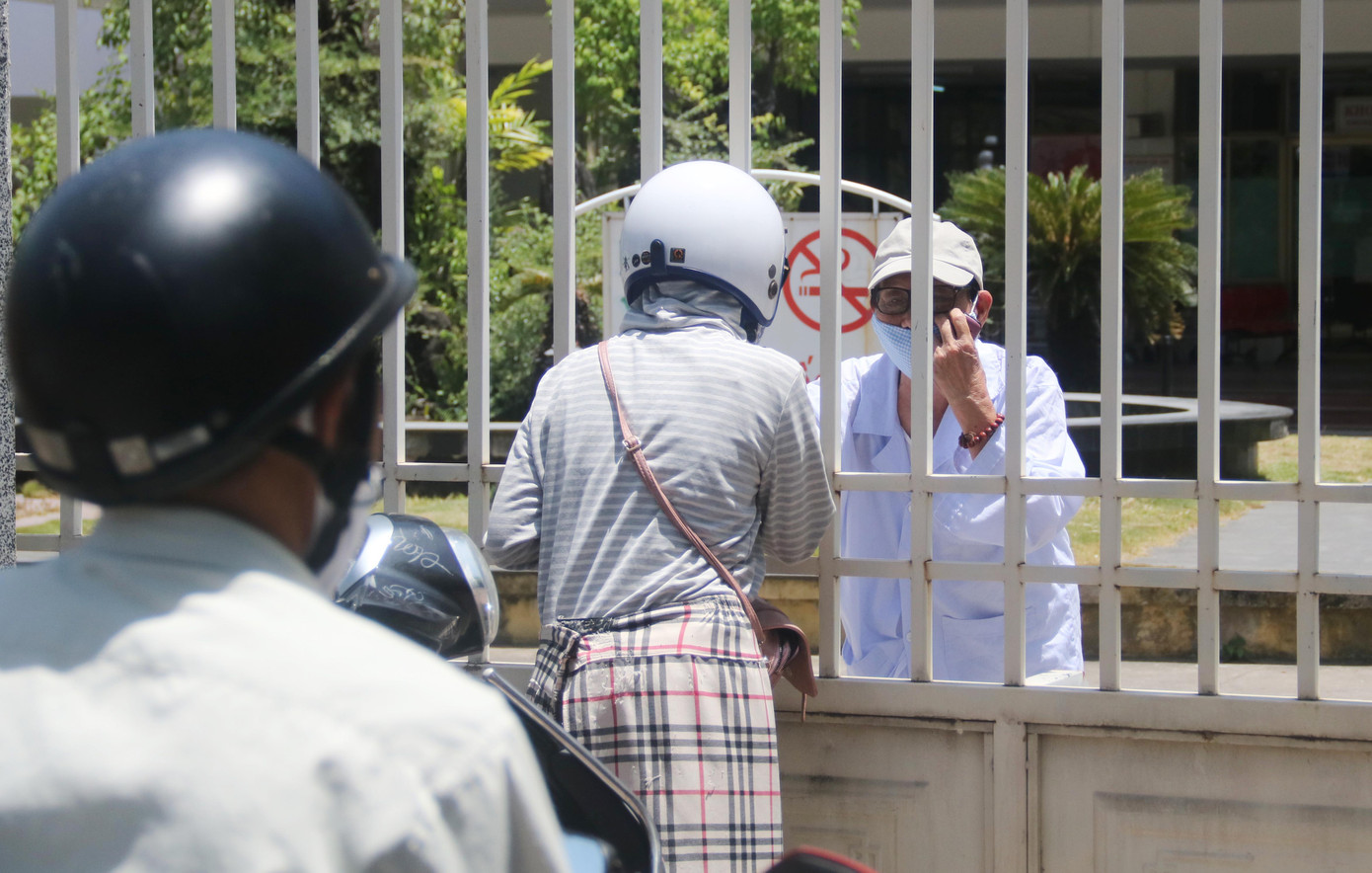 Bệnh viện C Đà Nẵng 'nội bất xuất, ngoại bất nhập' sau ca nghi mắc COVID-19 ảnh 7