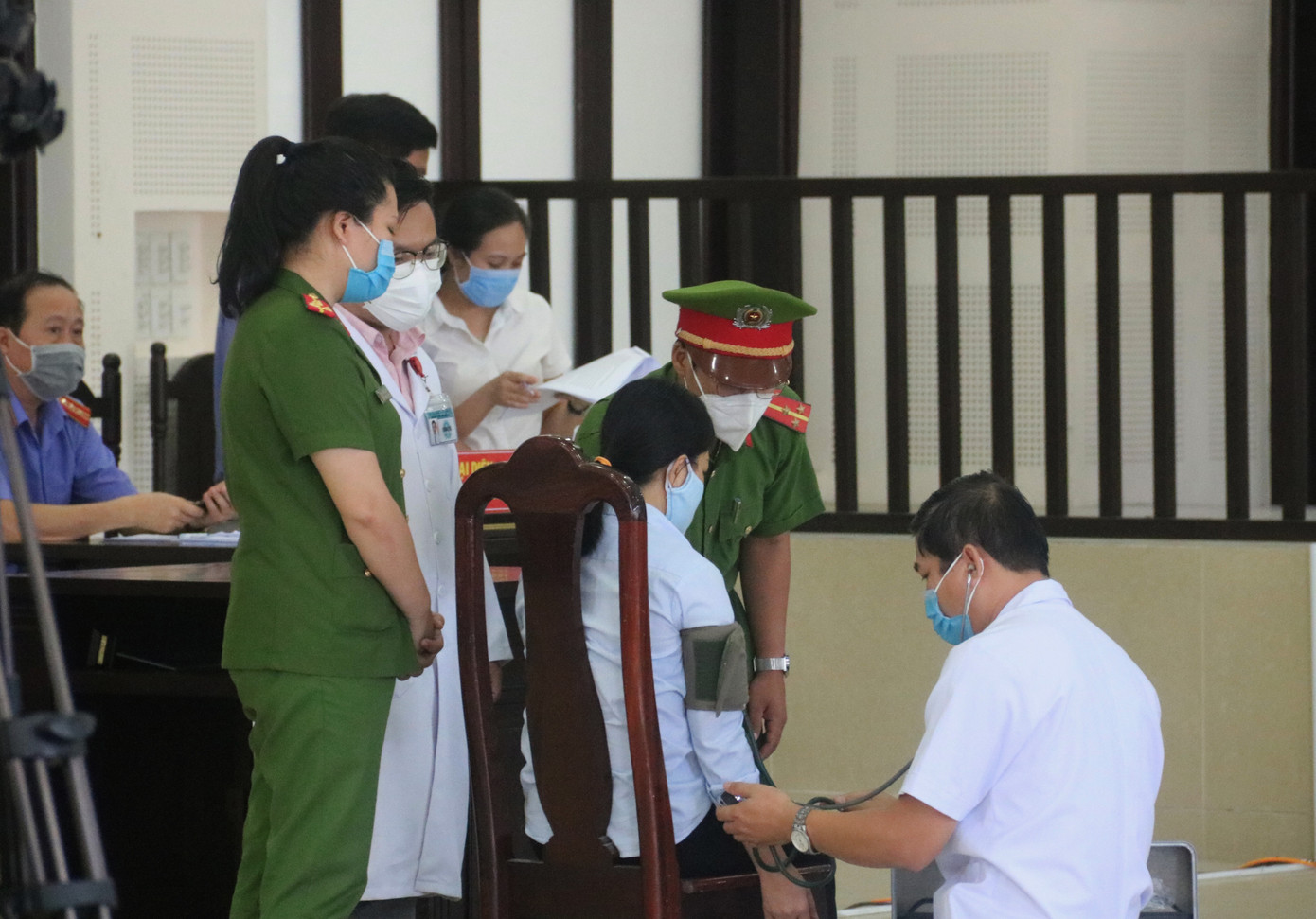 Nữ giáo viên dạy giỏi vì vụ lợi tiếp tay đưa người Trung Quốc vào Đà Nẵng trái phép ảnh 1