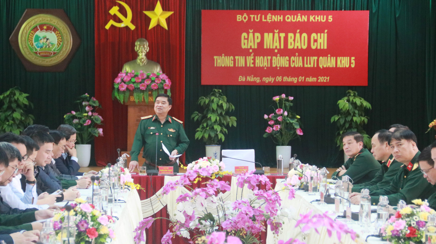 Trong thiên tai, dịch bệnh hình ảnh Bộ đội Cụ Hồ thêm ngời sáng ảnh 1