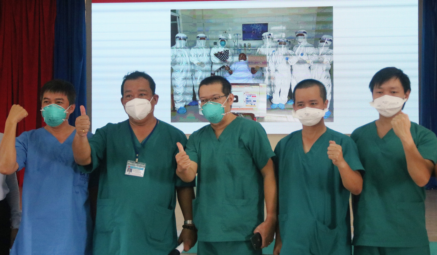 Bác sĩ kể lại thời khắc nghẹt thở cứu sống bệnh nhân 582 suy tim, tổn thương phổi ảnh 3