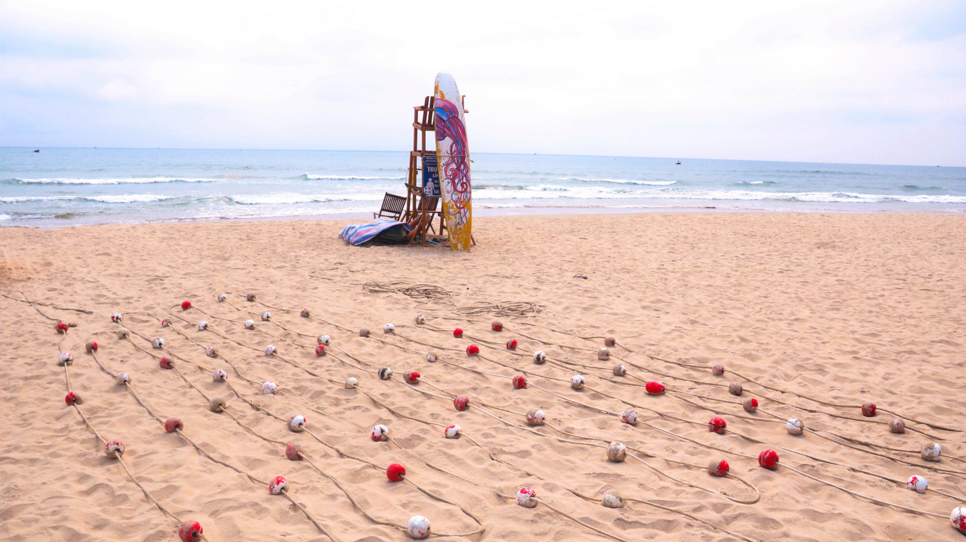 Đường phố, bãi biển Đà Nẵng vắng bóng trong ngày đầu 'cách ly toàn xã hội' ảnh 8