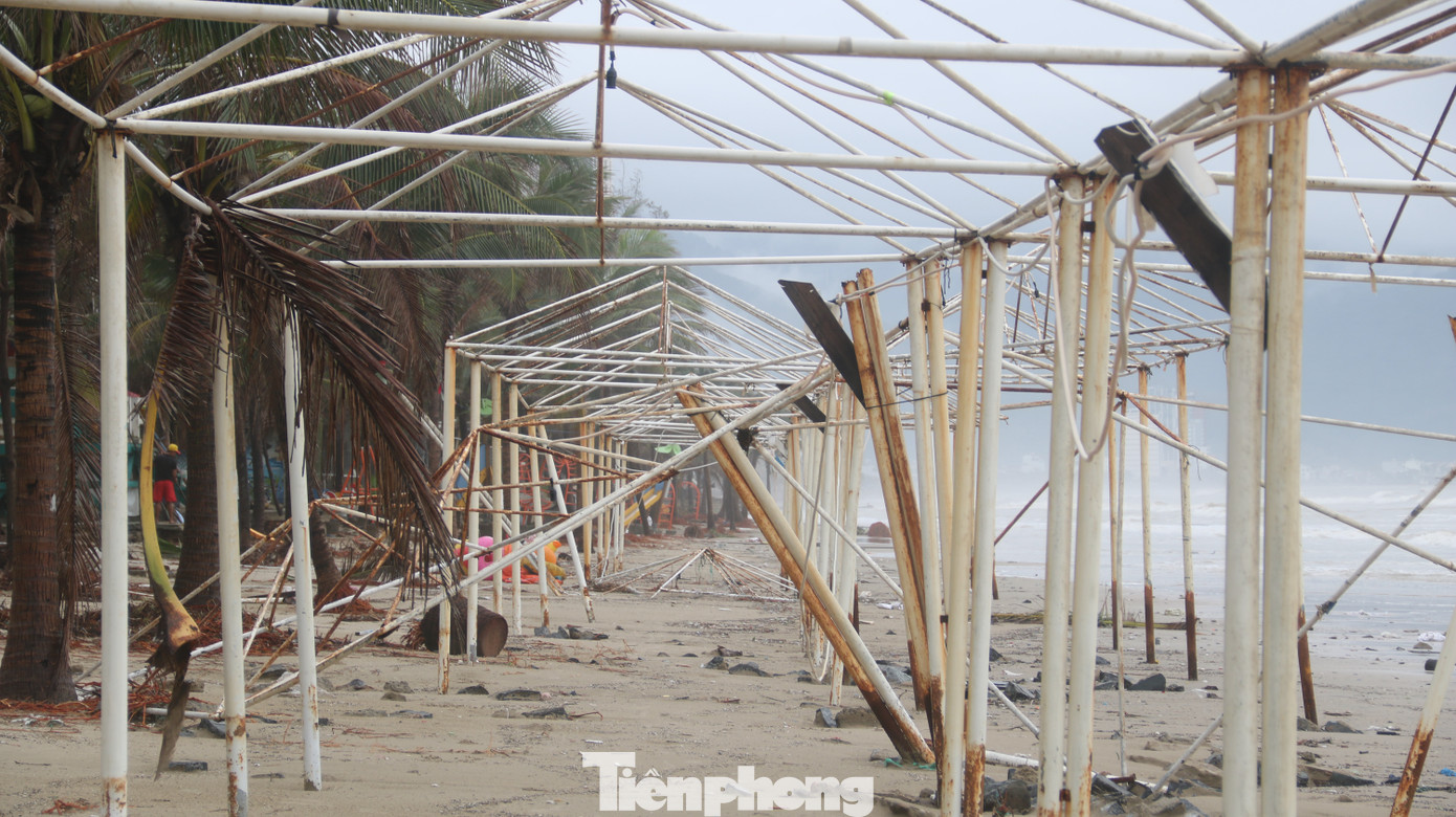 Bãi biển 'đẹp nhất hành tinh' tan hoang sau bão số 13 ảnh 11
