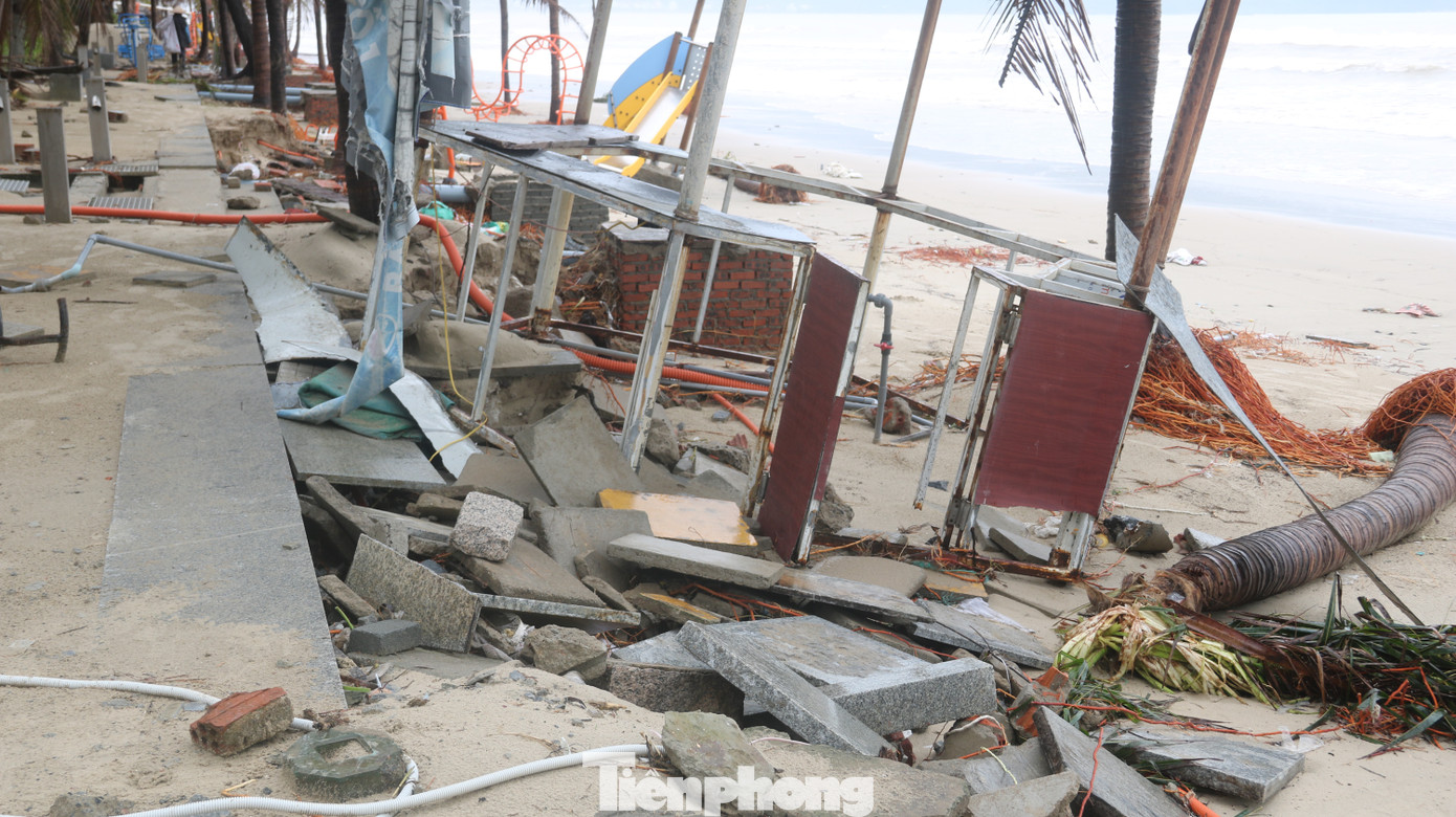 Bãi biển 'đẹp nhất hành tinh' tan hoang sau bão số 13 ảnh 4