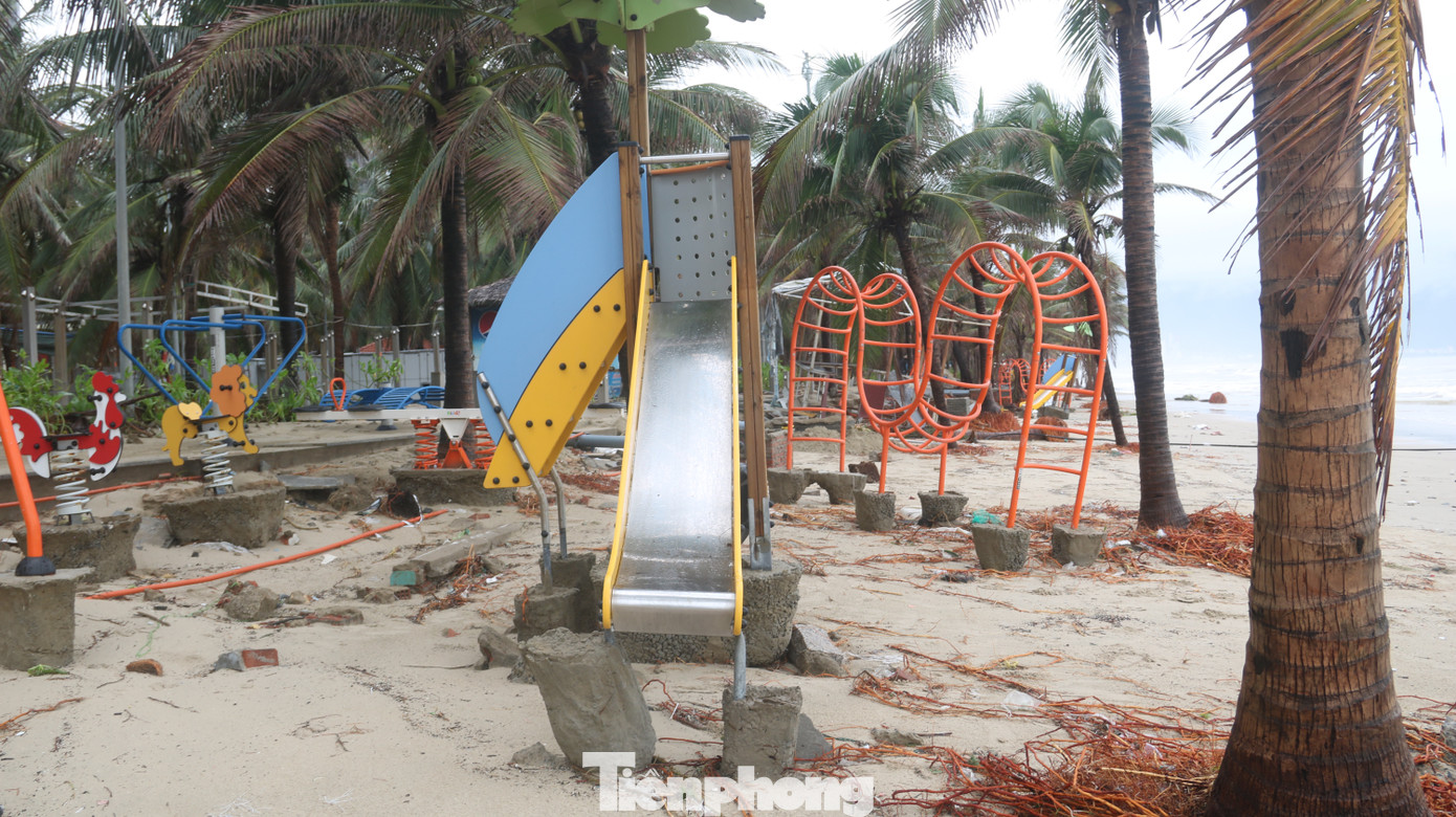 Bãi biển 'đẹp nhất hành tinh' tan hoang sau bão số 13 ảnh 6