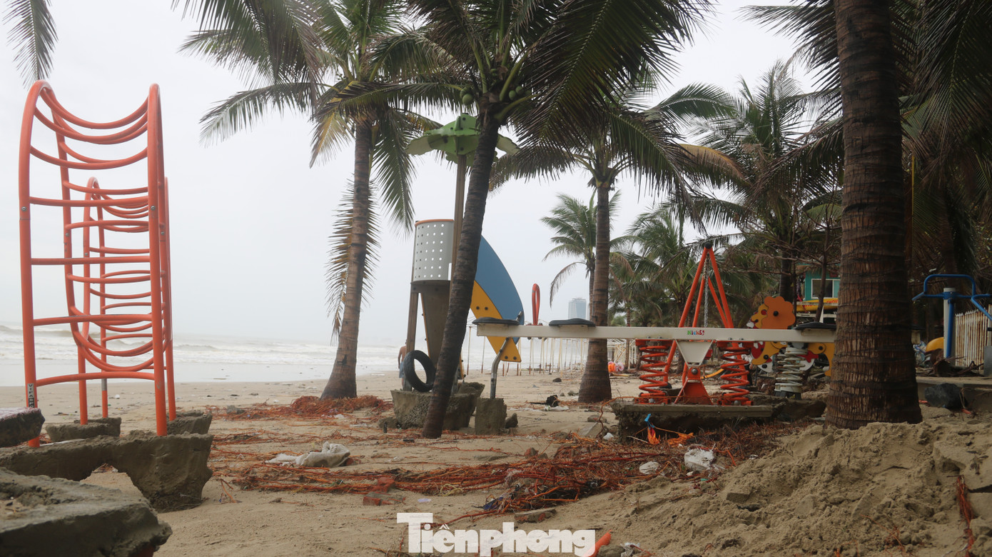 Bãi biển 'đẹp nhất hành tinh' tan hoang sau bão số 13 ảnh 7