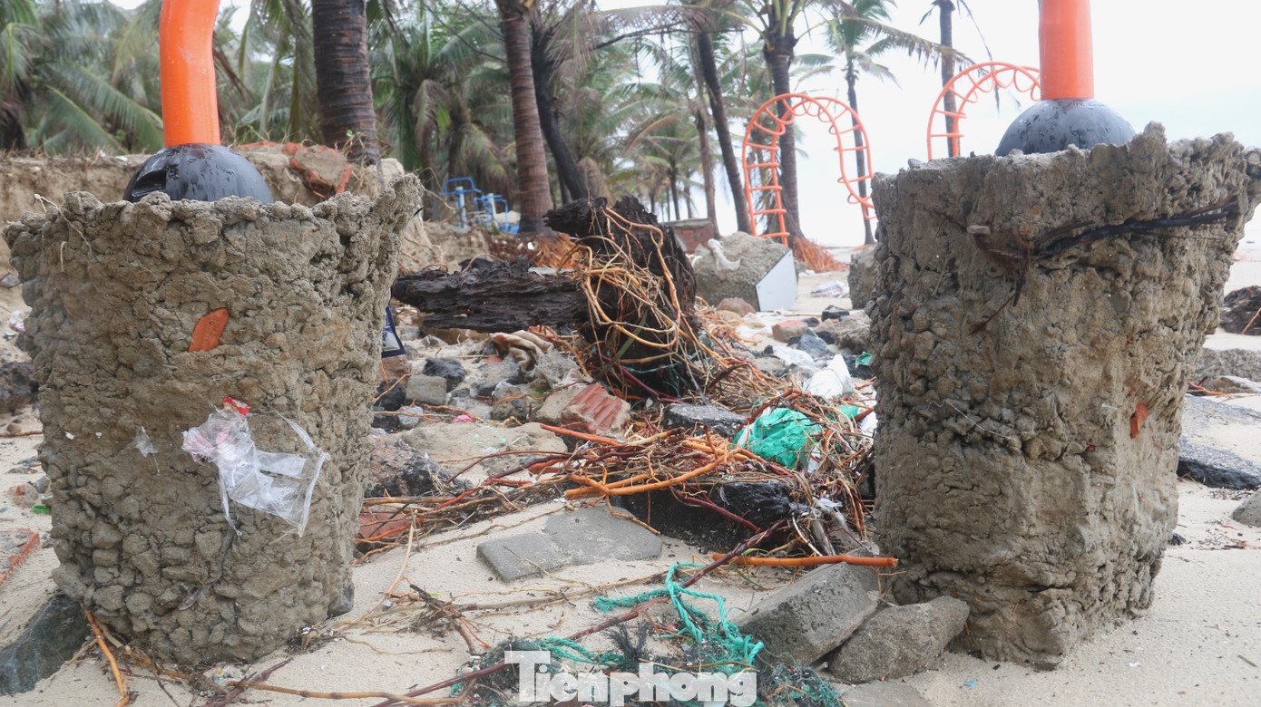 Bãi biển 'đẹp nhất hành tinh' tan hoang sau bão số 13 ảnh 2