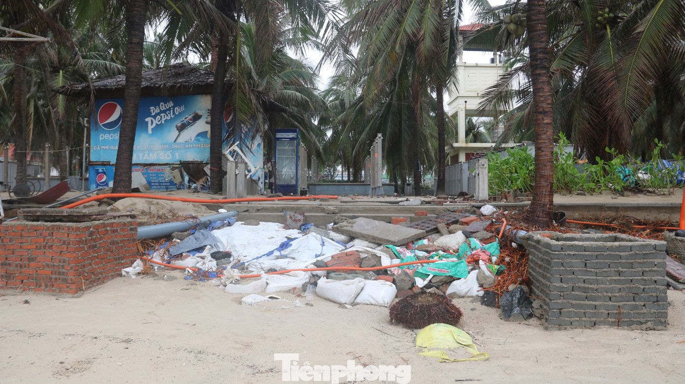 Bãi biển 'đẹp nhất hành tinh' tan hoang sau bão số 13 ảnh 3
