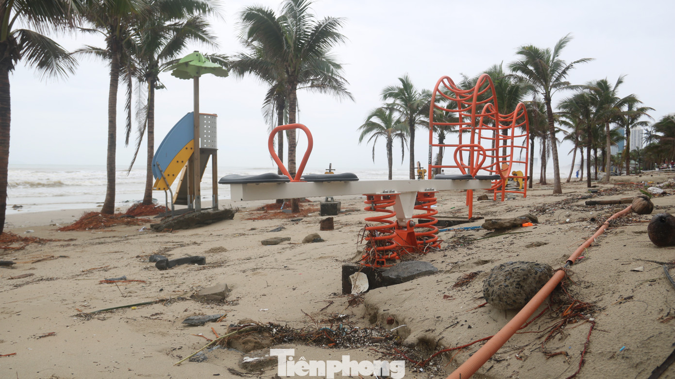 Bãi biển 'đẹp nhất hành tinh' tan hoang sau bão số 13 ảnh 15