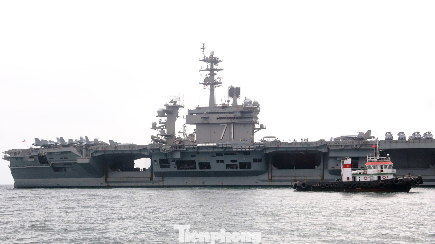 Ngắm vũ khí trên tàu sân bay USS Theodore Roosevelt ảnh 1