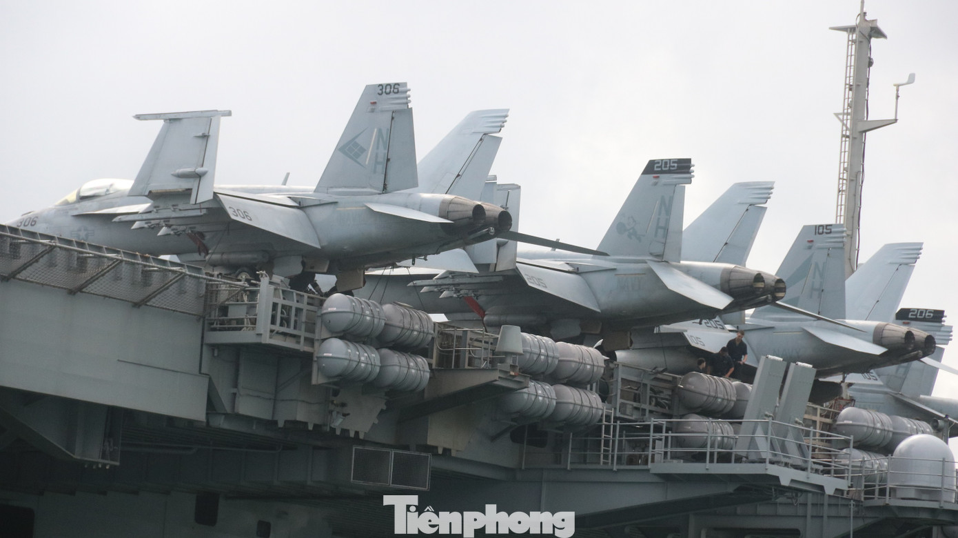 Ngắm vũ khí trên tàu sân bay USS Theodore Roosevelt ảnh 13