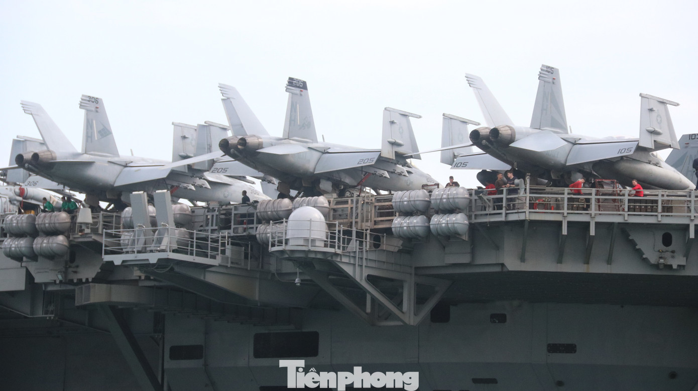 Ngắm vũ khí trên tàu sân bay USS Theodore Roosevelt ảnh 15