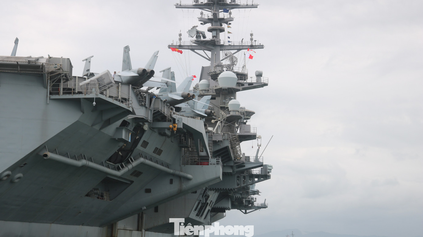 Ngắm vũ khí trên tàu sân bay USS Theodore Roosevelt ảnh 7