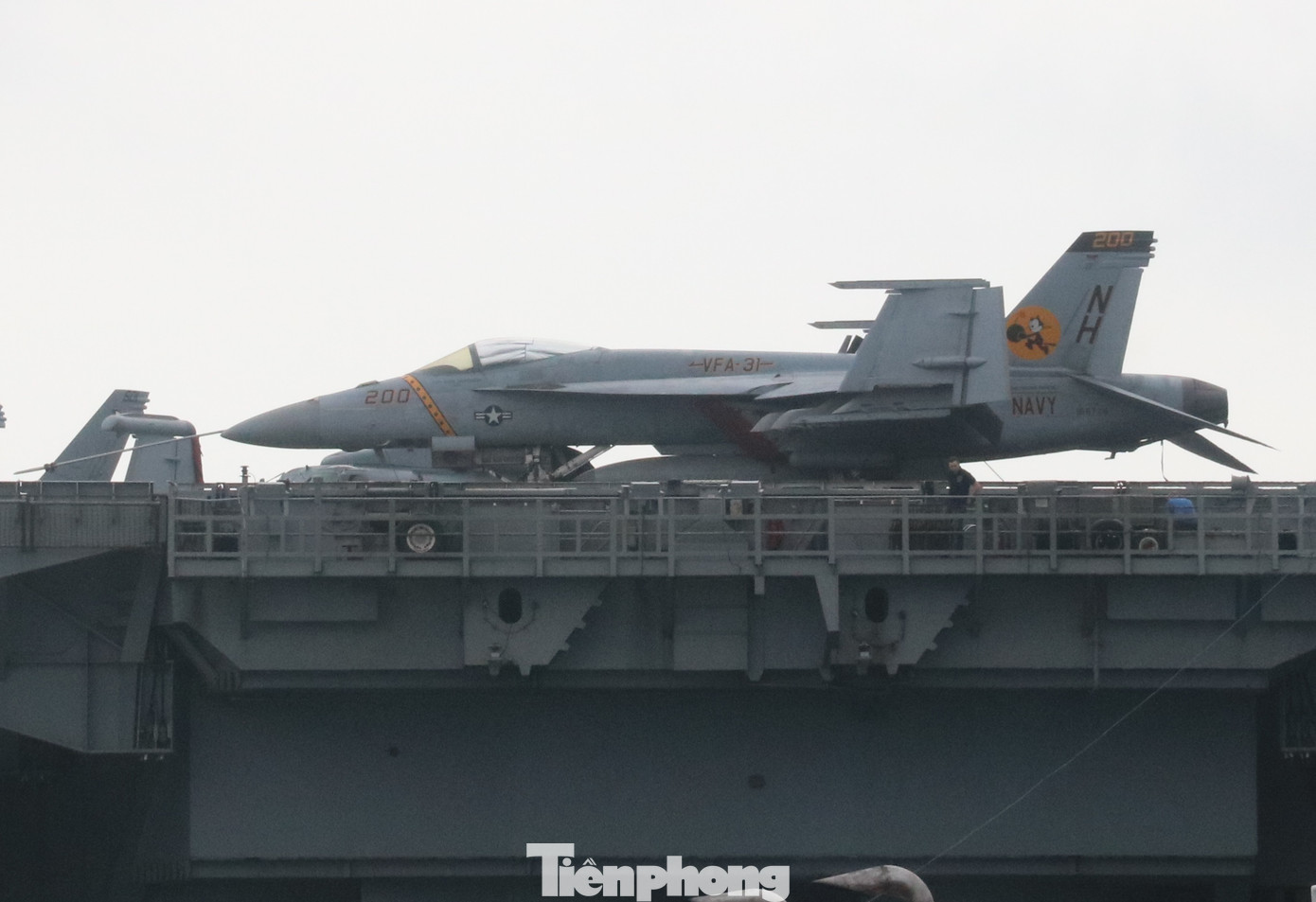 Ngắm vũ khí trên tàu sân bay USS Theodore Roosevelt ảnh 8