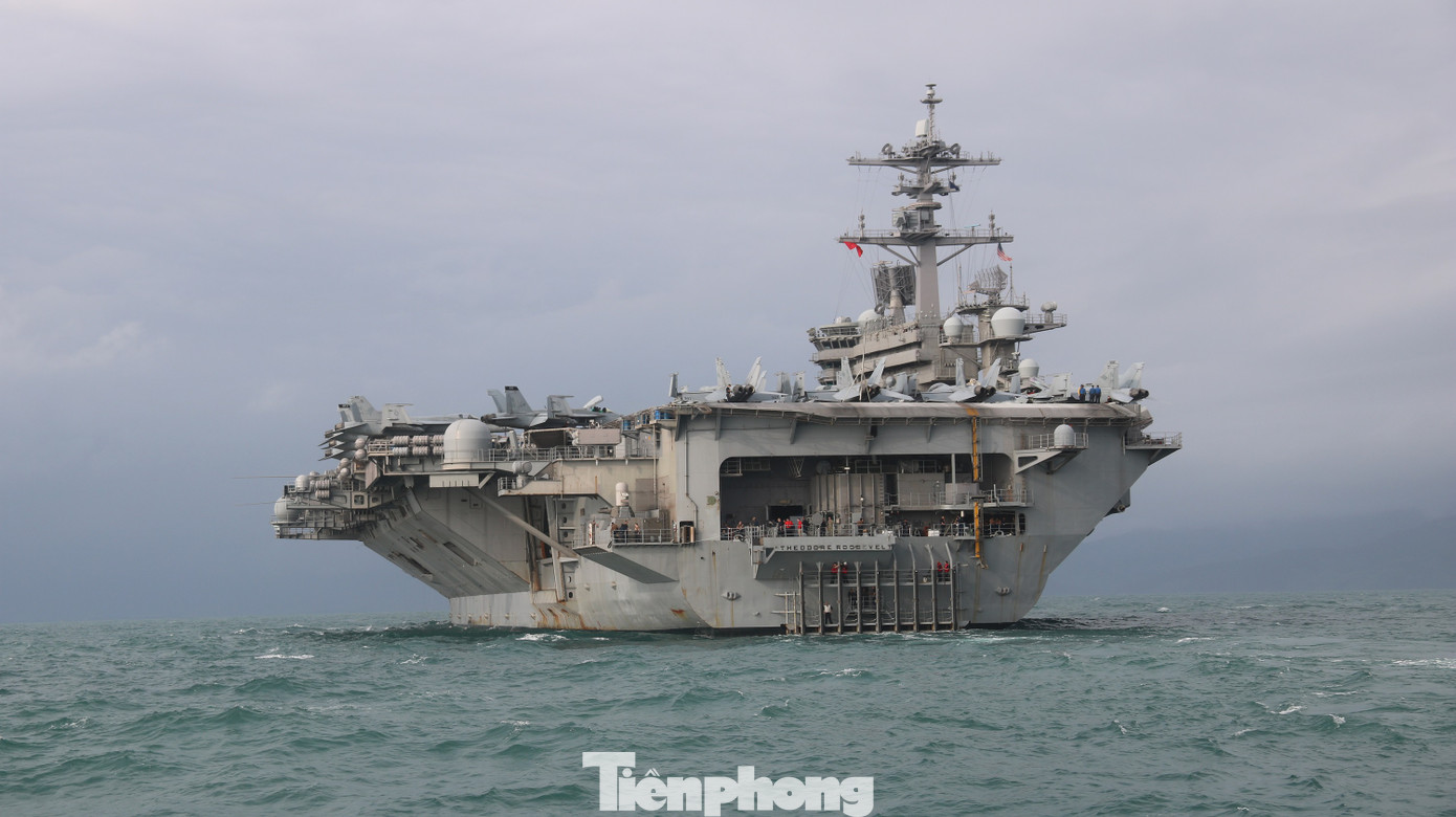 Ngắm vũ khí trên tàu sân bay USS Theodore Roosevelt ảnh 3