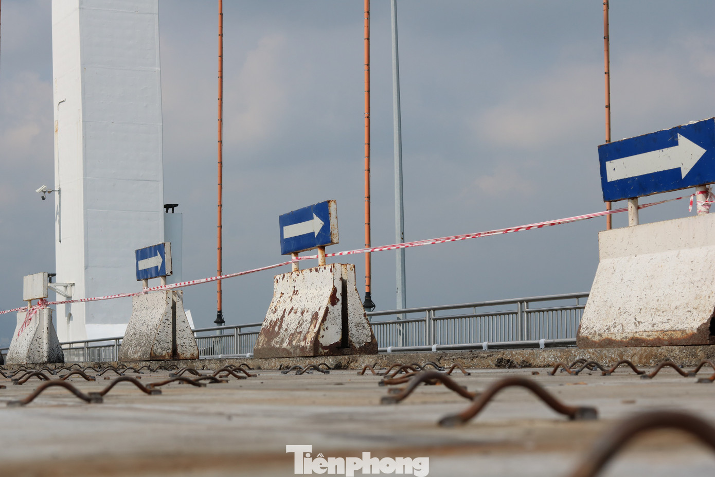 Cận cảnh cầu dây võng 1.000 tỷ dài nhất Việt Nam phải thay mặt đường. ảnh 3