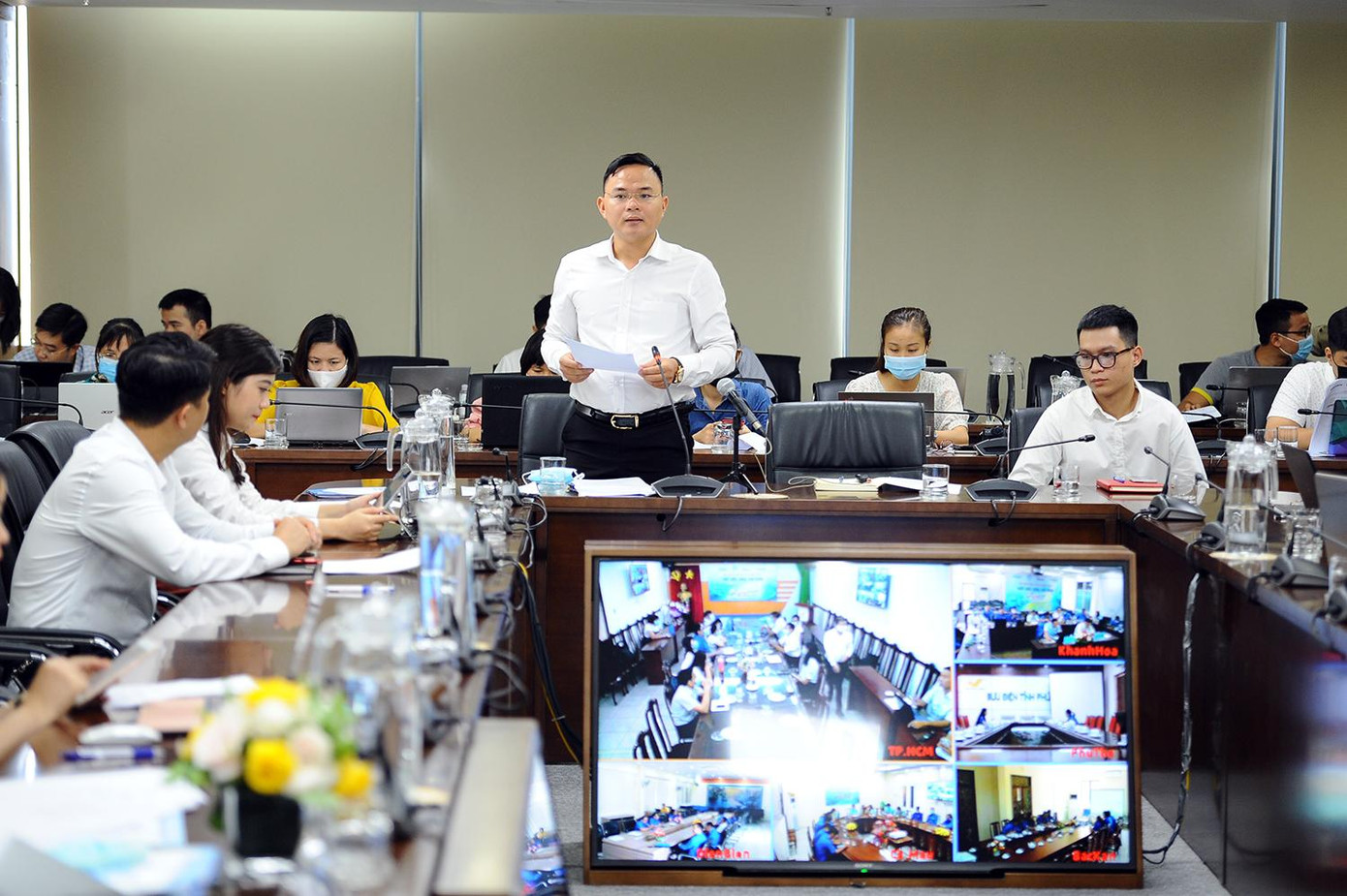 Các đại biểu chia sẻ mô hình mới, sáng tạo trong chương trình Tiêp sức mùa thi năm 2020. Ảnh: Dương Triều Huy động 24 tỷ đồng Tiếp sức mùa thi 2020 ảnh 2