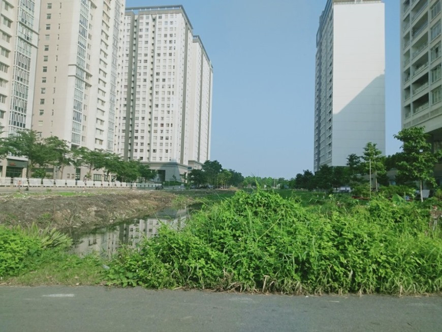  Lấp kênh rạch làm bãi giữ xe, chiếm vỉa hè, bờ sông làm của riêng? ảnh 7