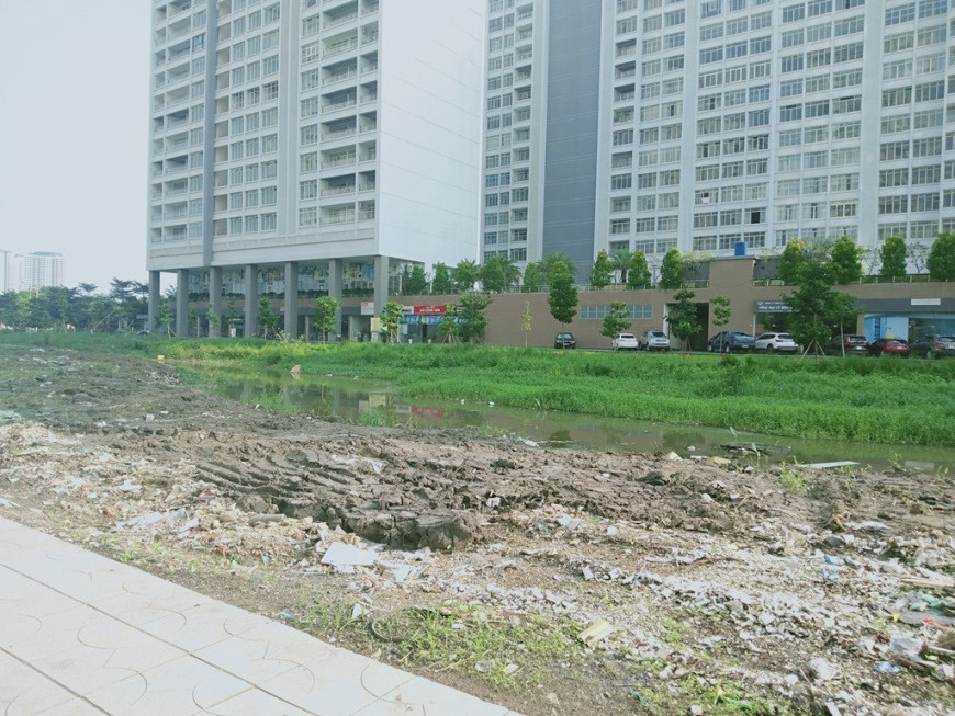  Lấp kênh rạch làm bãi giữ xe, chiếm vỉa hè, bờ sông làm của riêng? ảnh 9