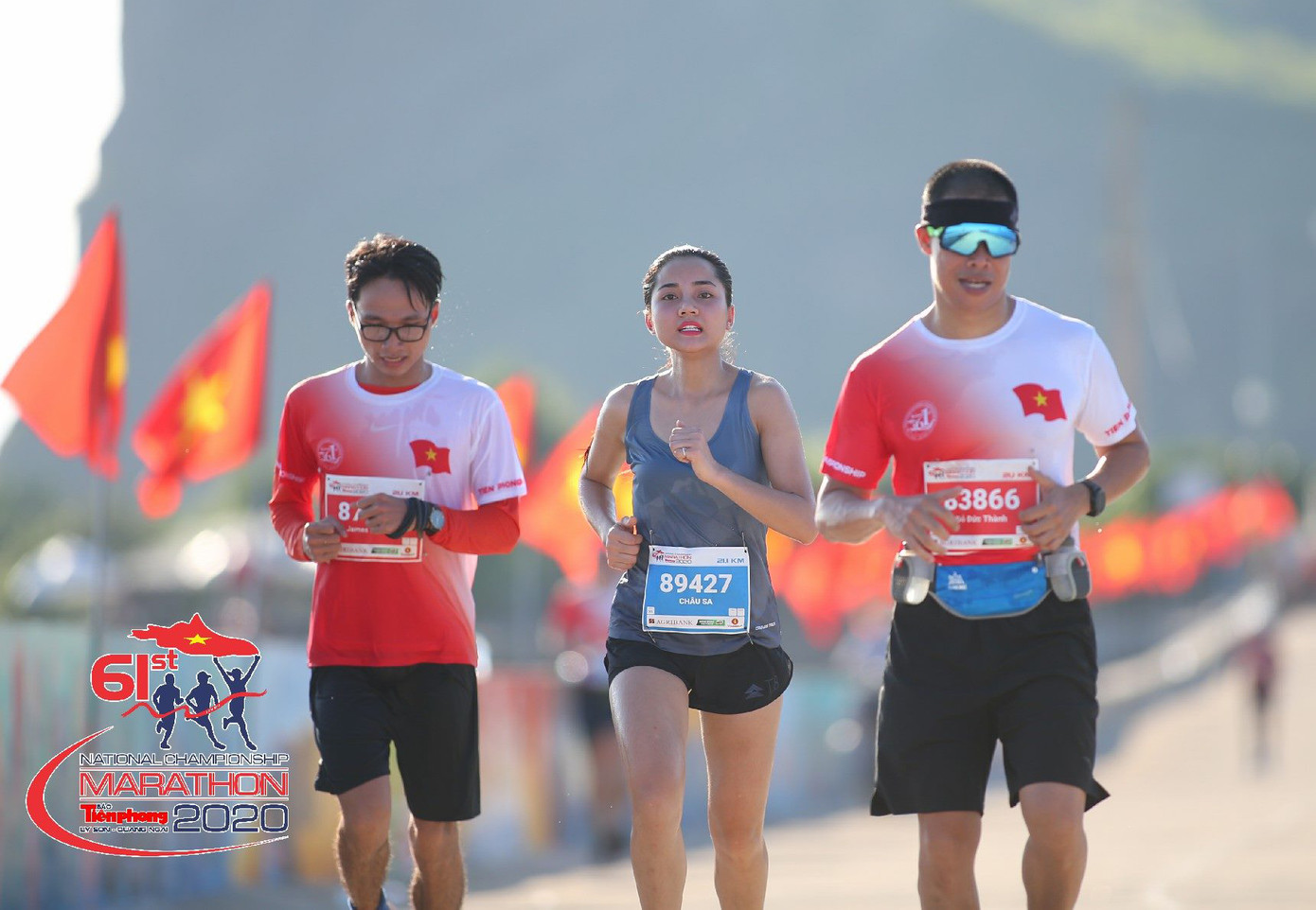 Nữ diễn viên 'Hoa hồng trên ngực trái' đoạt huy chương marathon ảnh 2