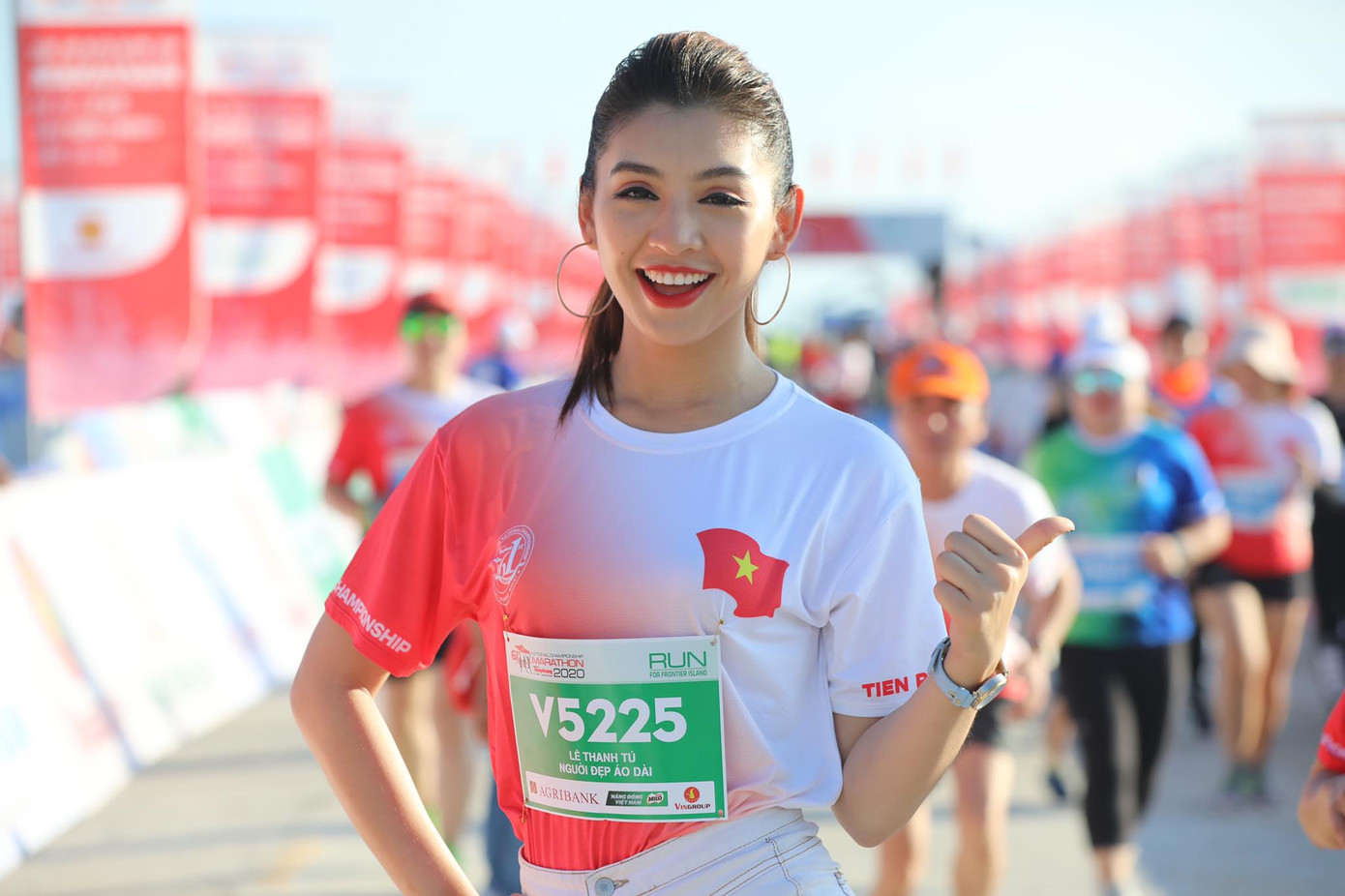 Hoa hậu Tiểu Vy và dàn người đẹp tiếp lửa cho Tiền Phong Marathon ảnh 9