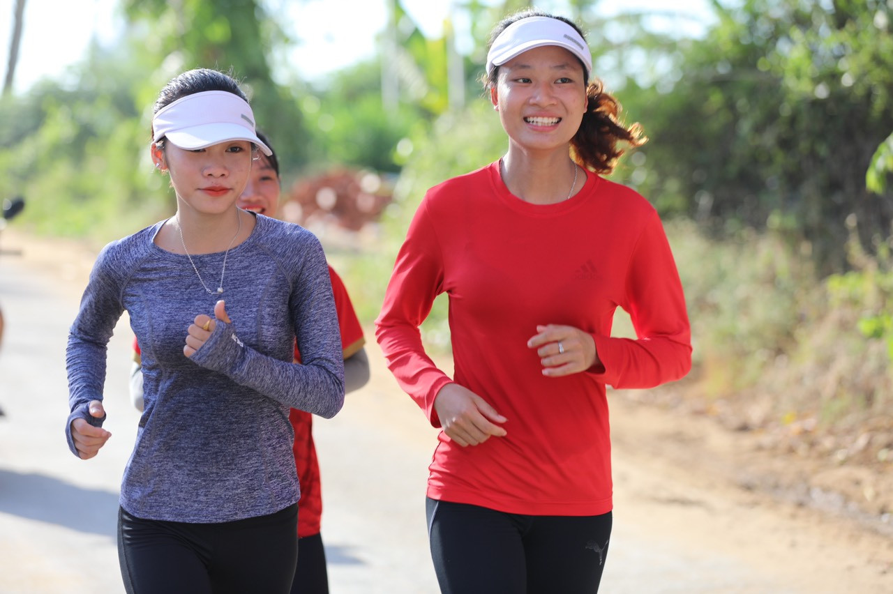 Tiền Phong Marathon 2020: Bóng hồng tươi tắn trên đường chạy Lý Sơn ảnh 8