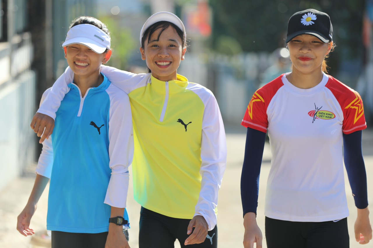 Tiền Phong Marathon 2020: Bóng hồng tươi tắn trên đường chạy Lý Sơn ảnh 6