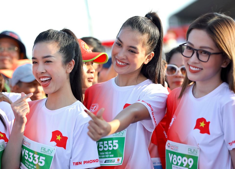 Hoa hậu Tiểu Vy và dàn người đẹp tiếp lửa cho Tiền Phong Marathon ảnh 7