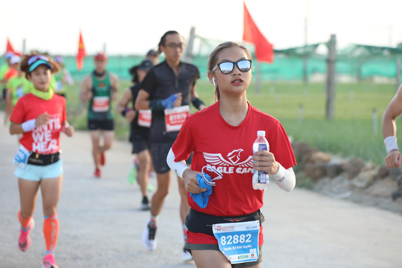 Những bóng hồng rạng rỡ trên đường chạy Tiền Phong Marathon 2020 ảnh 11