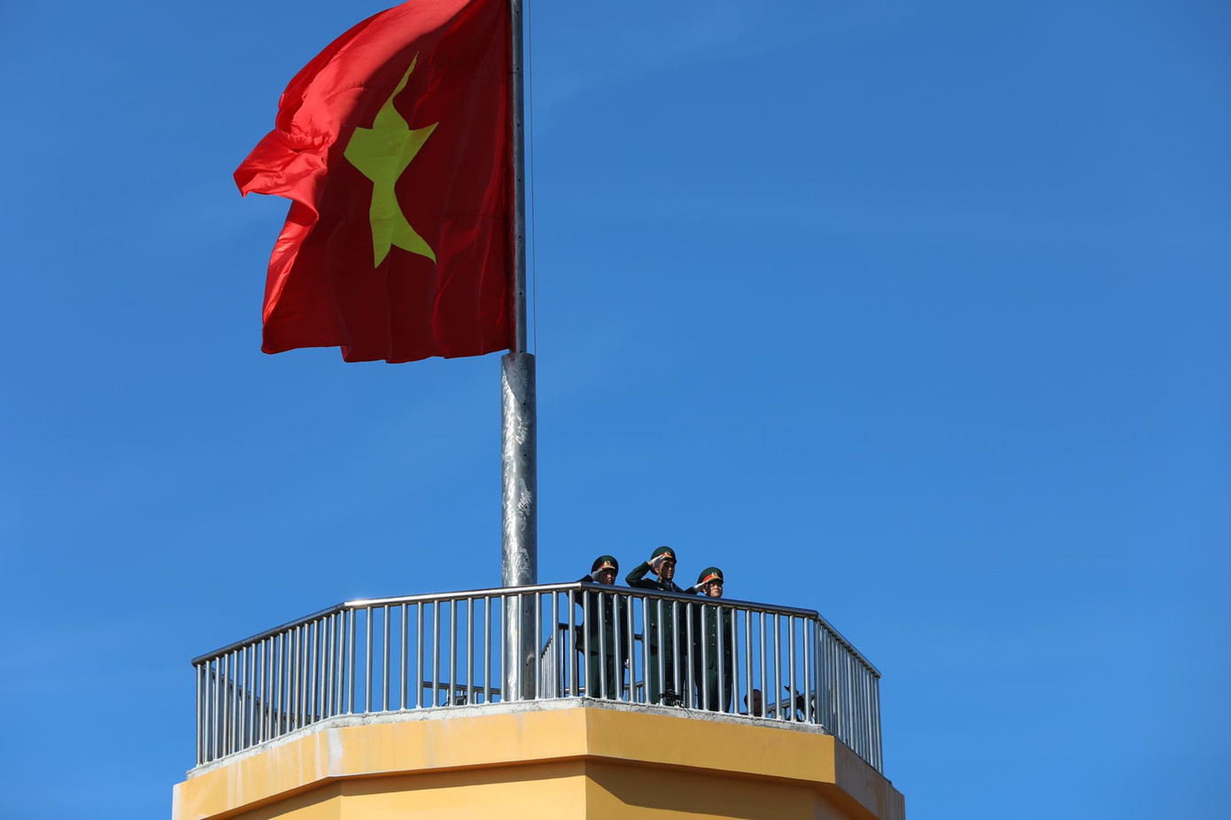 Trang nghiêm Lễ thượng cờ trên đảo Lý Sơn ảnh 7