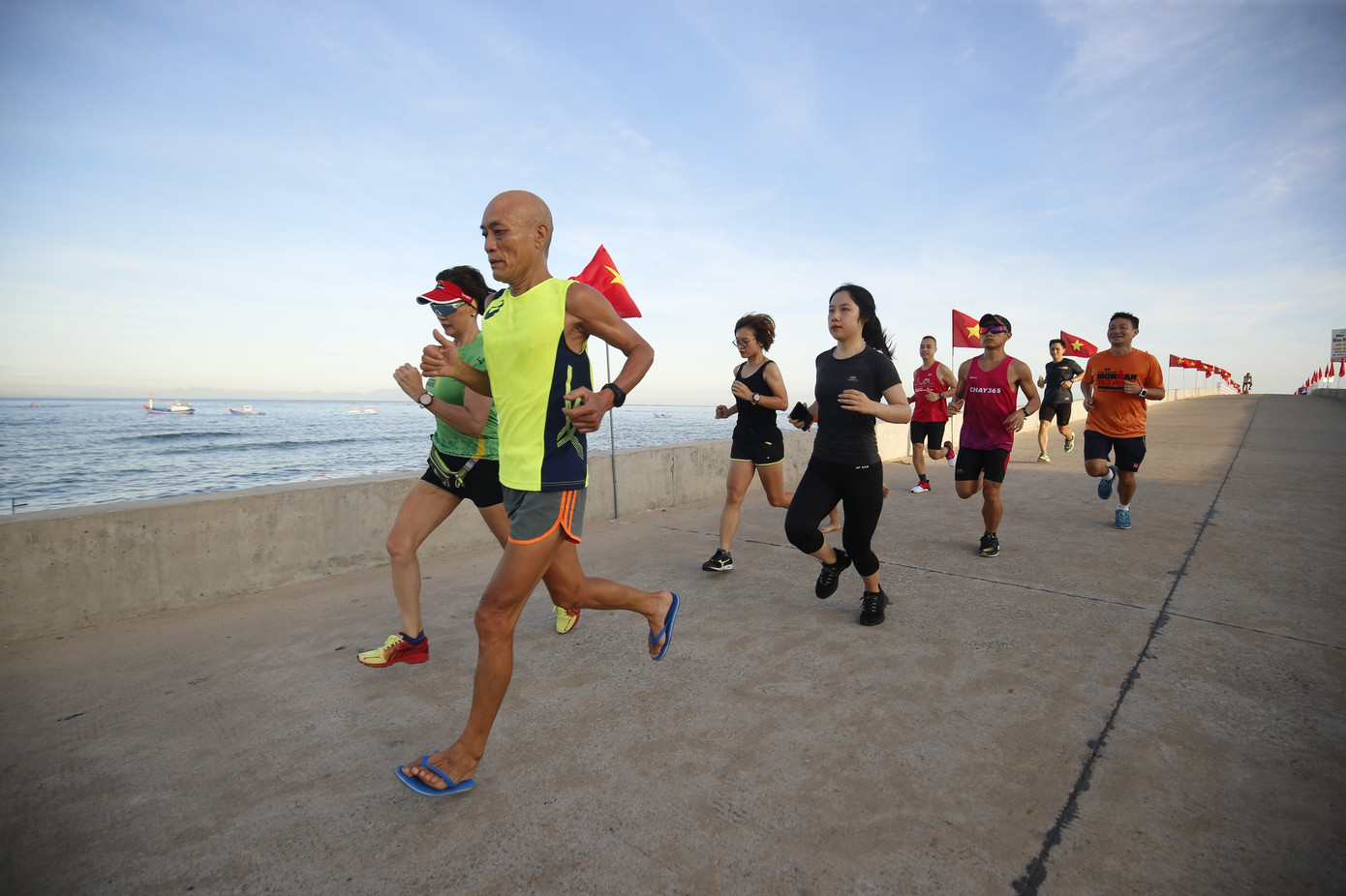 Tiền Phong Marathon: Rộn ràng đường chạy Lý Sơn từ tinh mơ ảnh 9