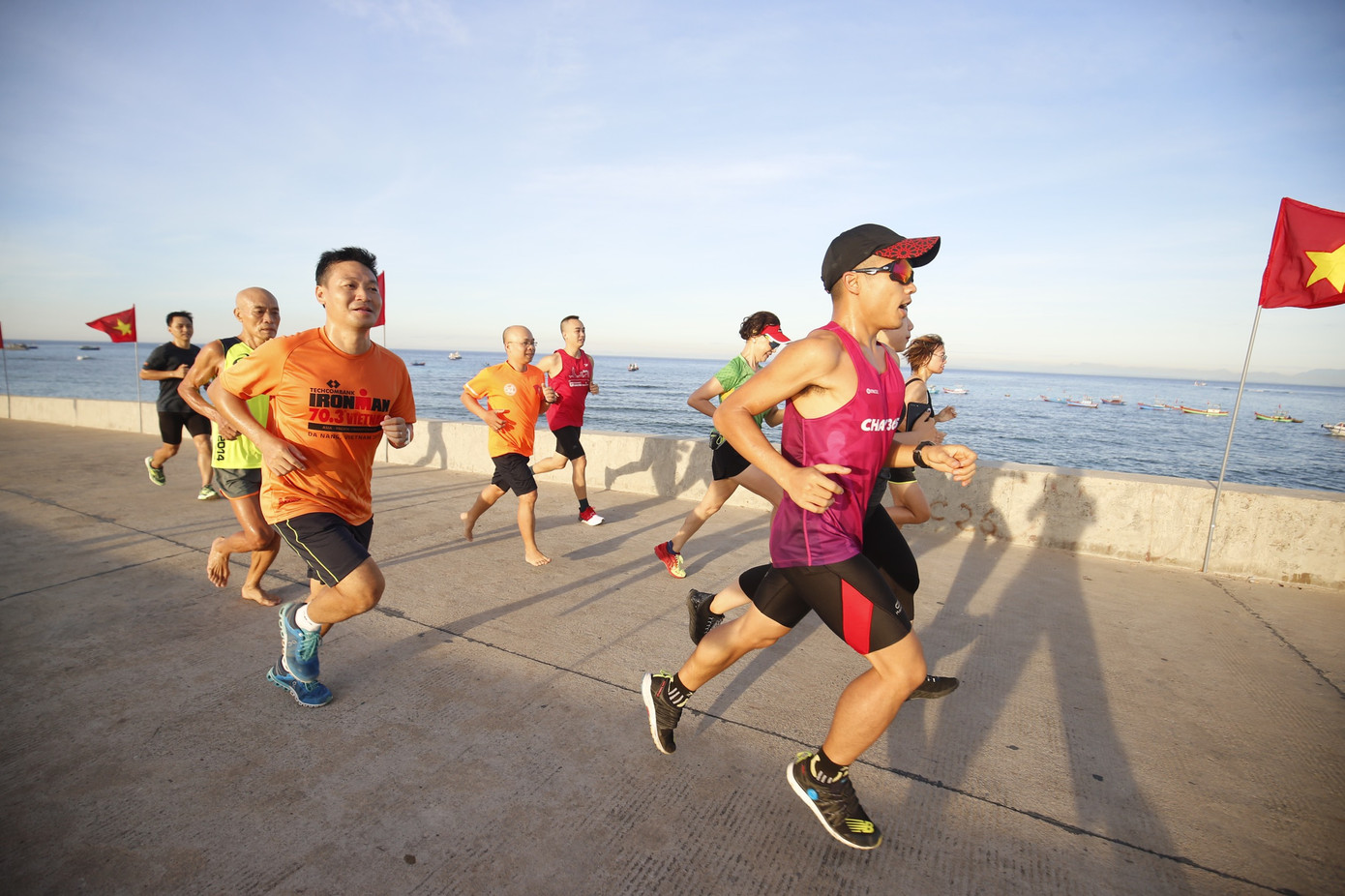 Tiền Phong Marathon: Rộn ràng đường chạy Lý Sơn từ tinh mơ ảnh 3