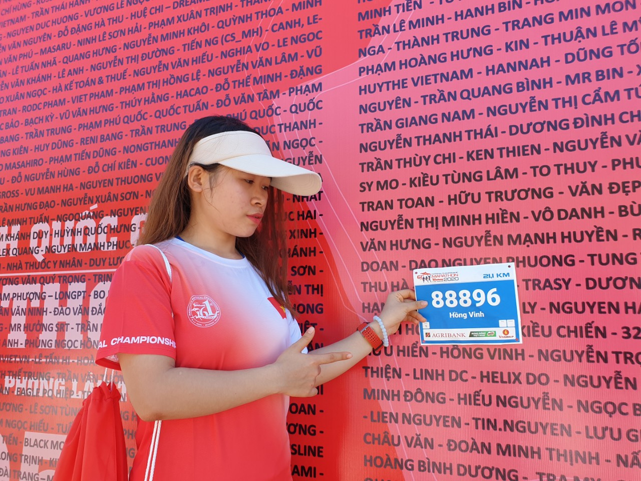 Runner hào hứng nhận BIB, sẵn sàng tranh tài tại Tiền Phong Marathon ảnh 9
