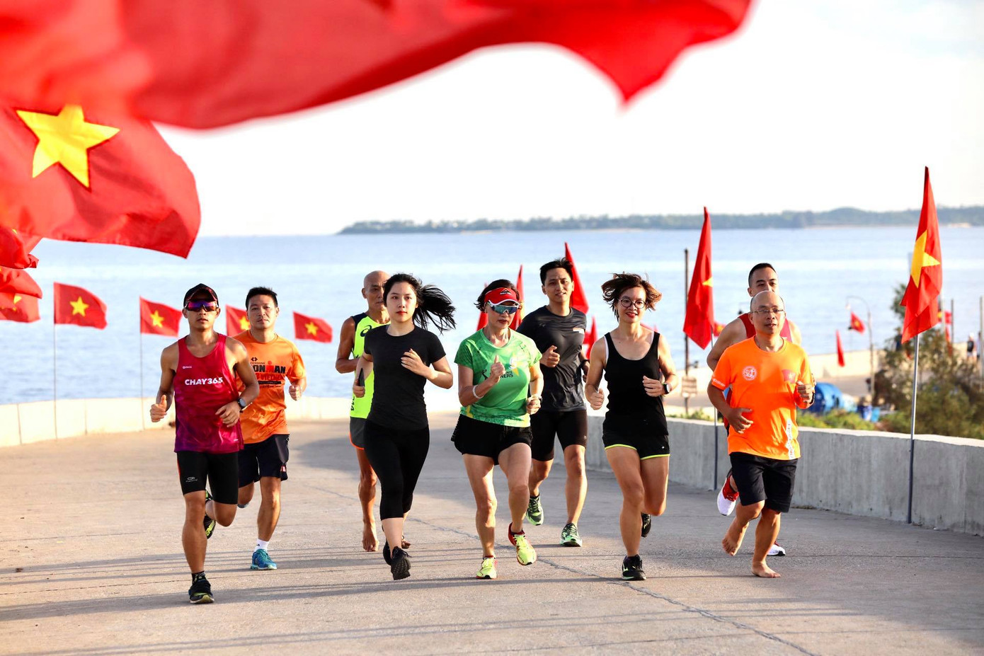 Tiền Phong Marathon: Rộn ràng đường chạy Lý Sơn từ tinh mơ ảnh 8