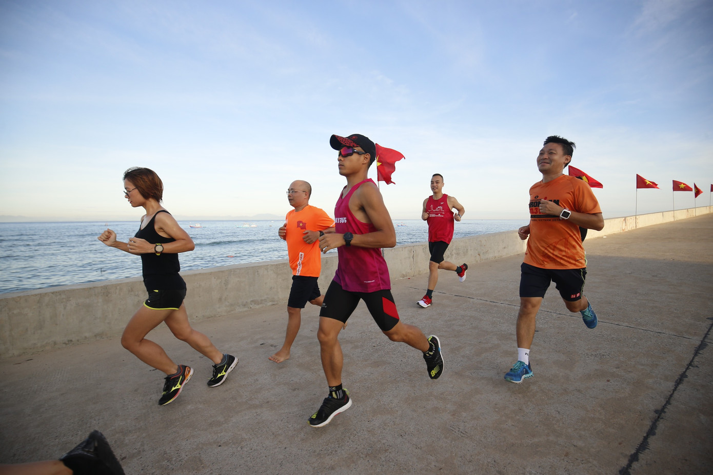 Tiền Phong Marathon: Rộn ràng đường chạy Lý Sơn từ tinh mơ ảnh 10