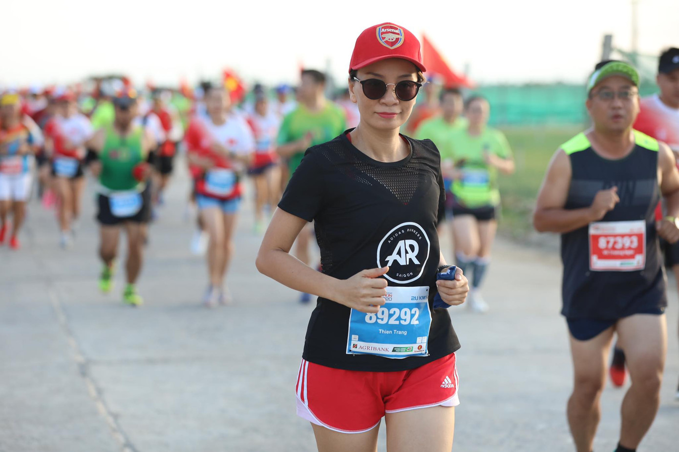Những bóng hồng rạng rỡ trên đường chạy Tiền Phong Marathon 2020 ảnh 7