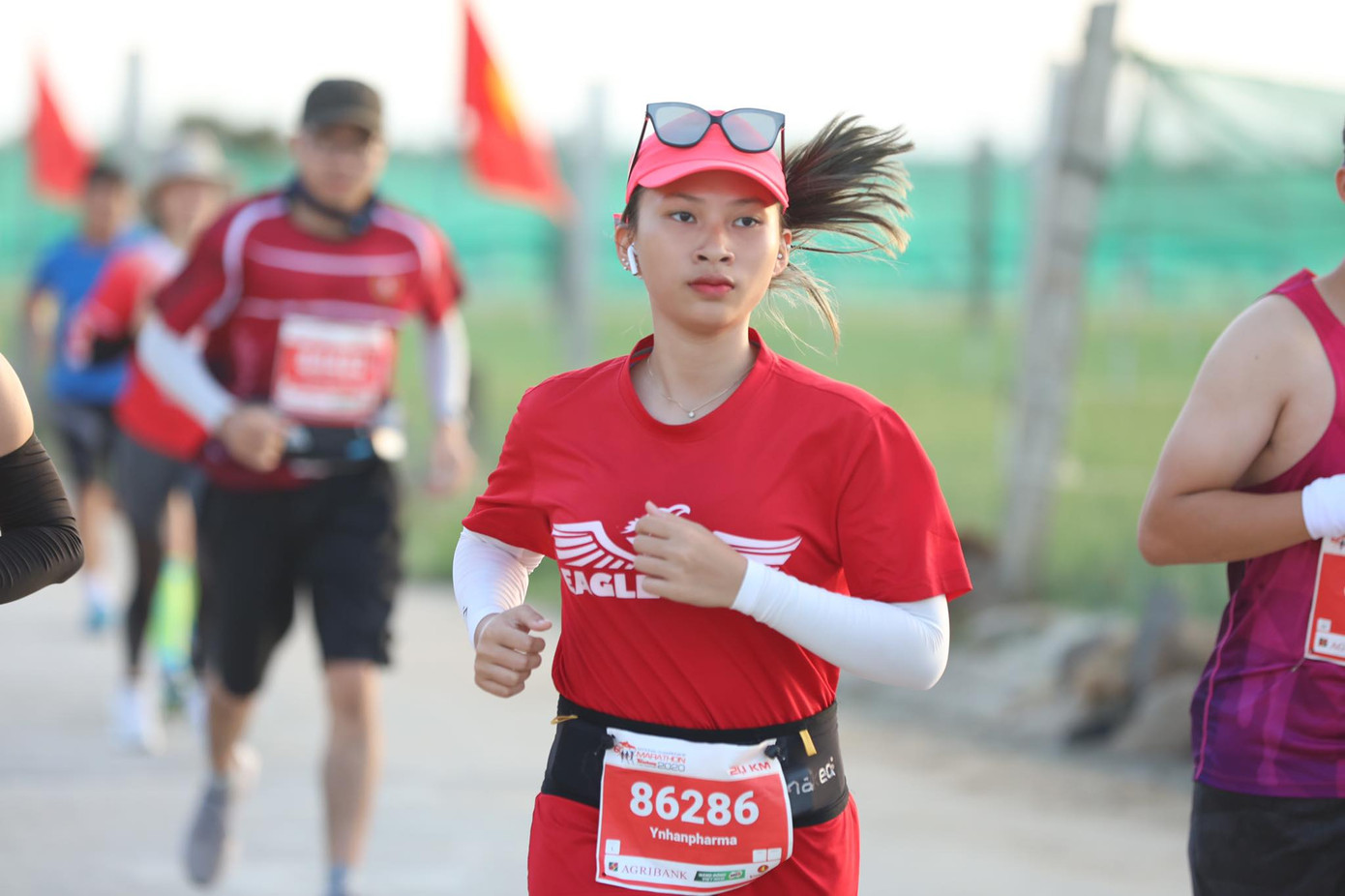 Những bóng hồng rạng rỡ trên đường chạy Tiền Phong Marathon 2020 ảnh 12