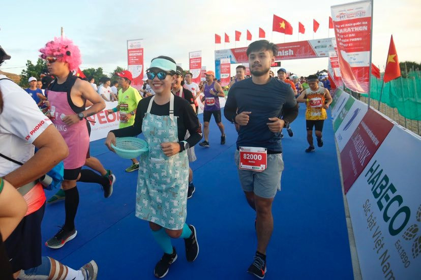 Rực rỡ sắc màu trên đường chạy Tiền Phong Marathon 2020 ảnh 8