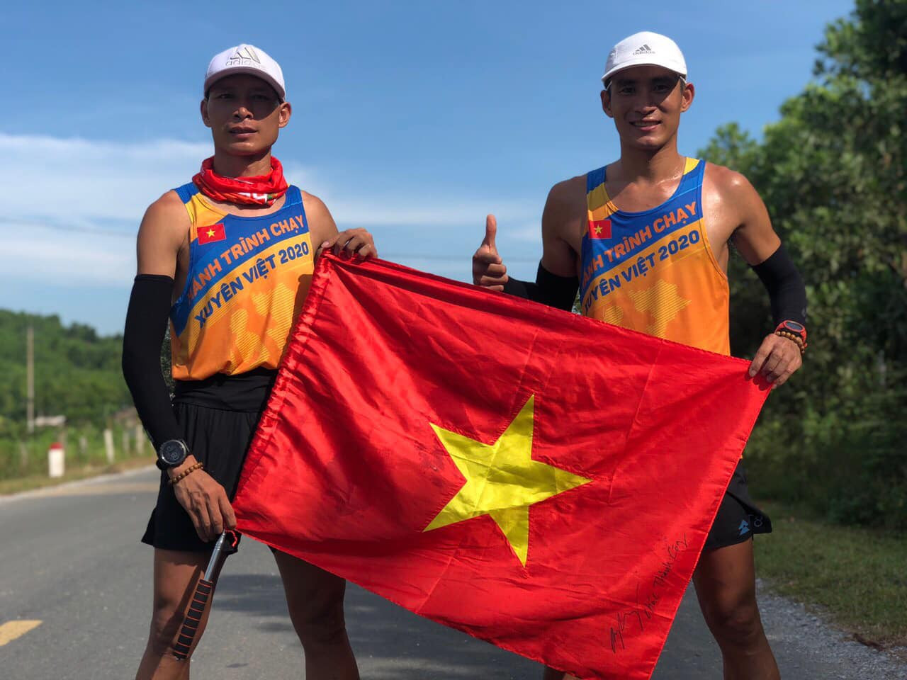 Chàng trai chạy tiếp sức xuyên Việt 335km chinh phục Tiền Phong Marathon 2020 ảnh 1