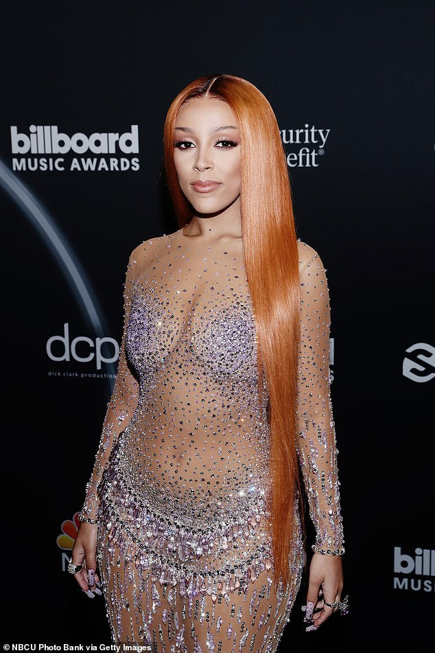 ‘Nóng mặt’ với bộ váy xuyên thấu tạo bạo của Doja Cat trên thảm đỏ BillBoard ảnh 3