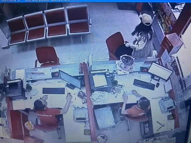 Báo nước ngoài đưa tin về cô gái cướp ngân hàng từng thi ‘Thách thức danh hài’ ảnh 2