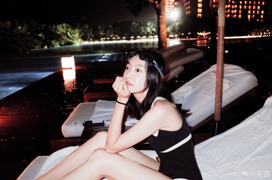 Bị chê già và béo, ‘Nữ thần Kim Ưng’ Tống Thiến tung loạt đồ bơi đáp trả dư luận ảnh 3