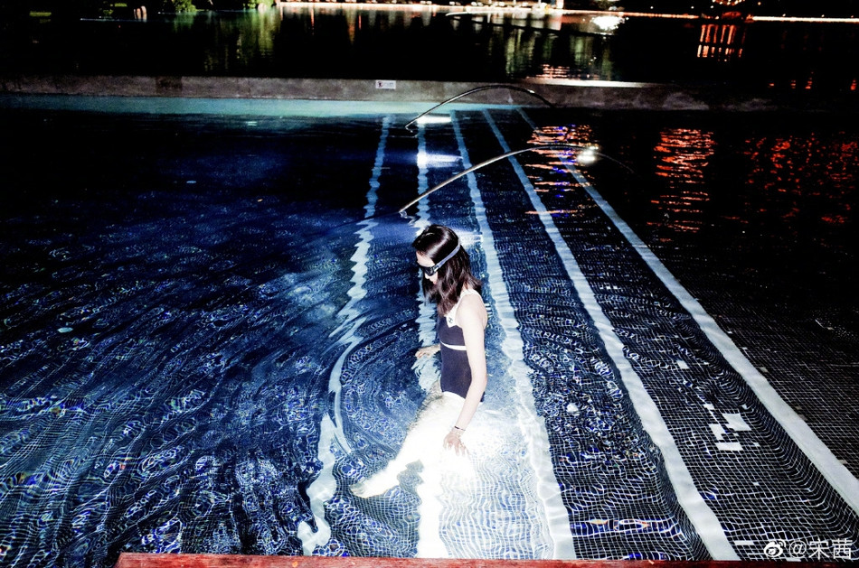 Bị chê già và béo, ‘Nữ thần Kim Ưng’ Tống Thiến tung loạt đồ bơi đáp trả dư luận ảnh 6