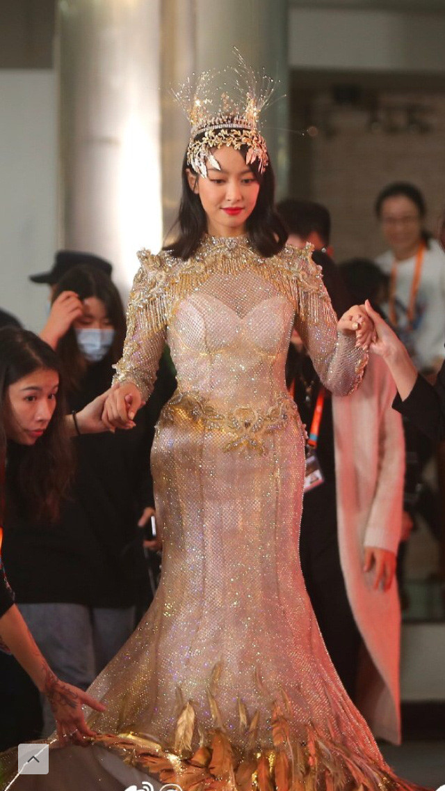 Bị chê già và béo, ‘Nữ thần Kim Ưng’ Tống Thiến tung loạt đồ bơi đáp trả dư luận ảnh 2