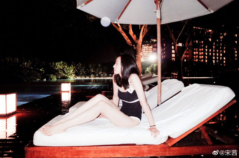 Bị chê già và béo, ‘Nữ thần Kim Ưng’ Tống Thiến tung loạt đồ bơi đáp trả dư luận ảnh 4