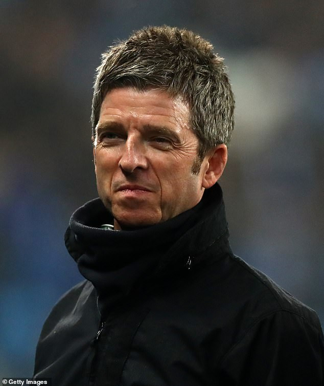 Con gái ngôi sao nhạc rock Noel Gallagher giấu cha đi chụp ảnh nội y ảnh 9