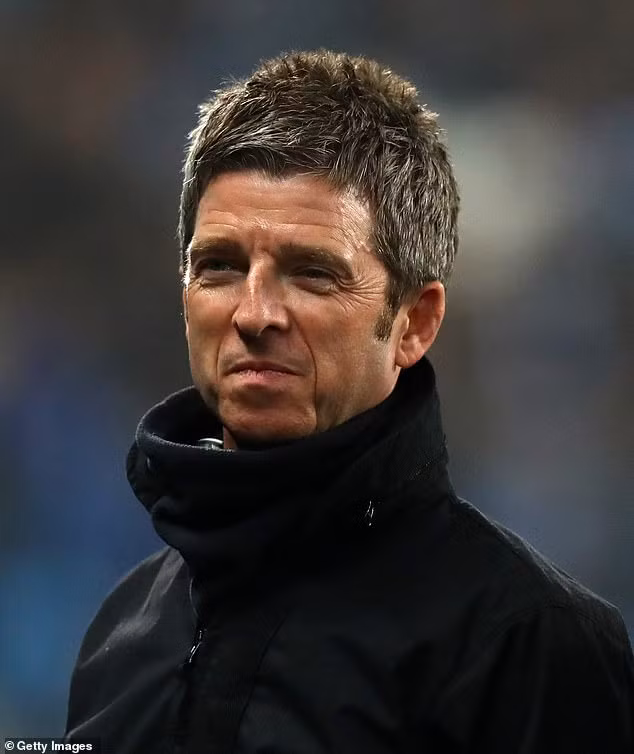 Con gái ngôi sao nhạc rock Noel Gallagher giấu cha đi chụp ảnh nội y ảnh 9