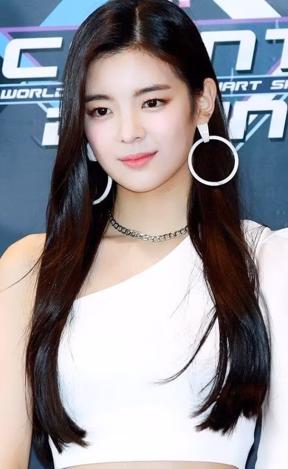 Dân mạng bình chọn 4 nữ idol sở hữu gương mặt 'đắt giá', còn là con nhà giàu ảnh 3